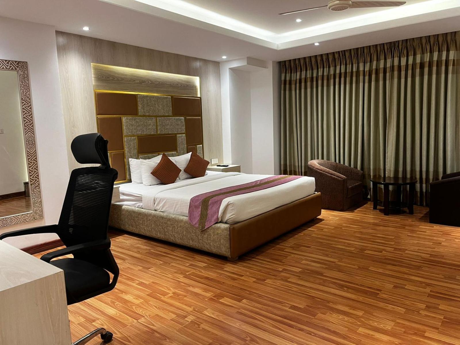 Royal Raj Hotel Раджшахи Екстериор снимка