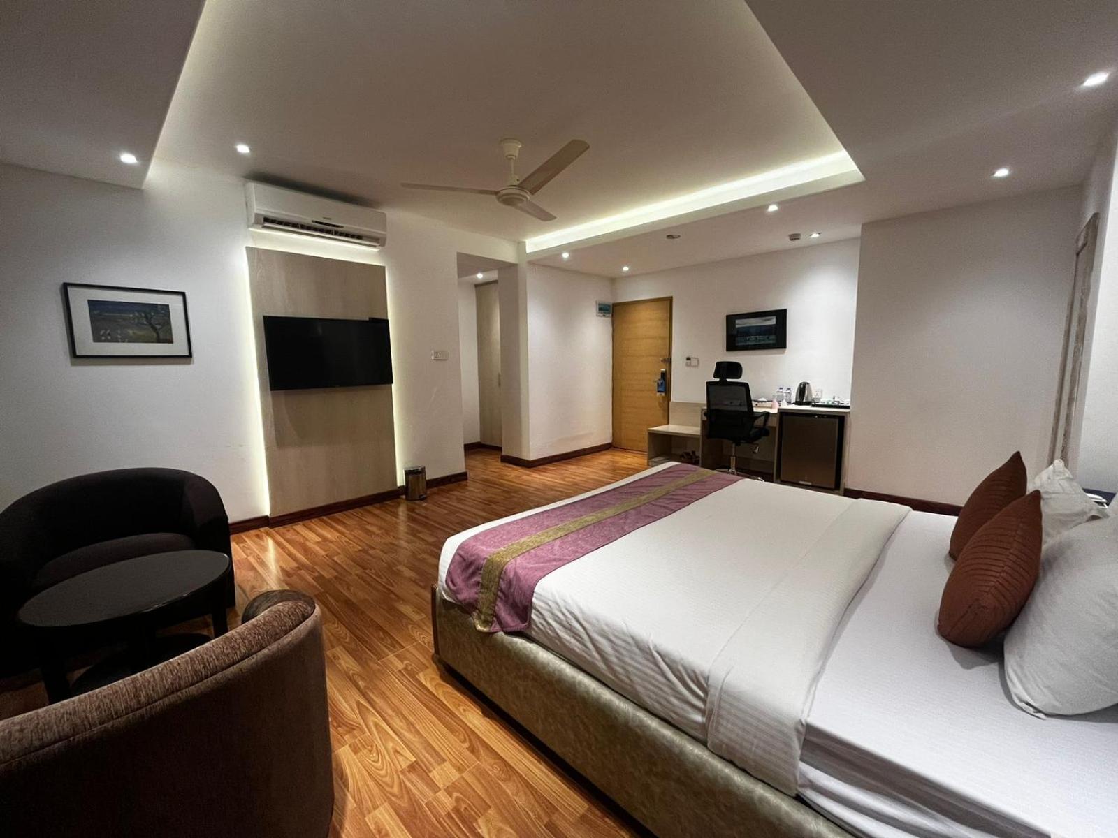 Royal Raj Hotel Раджшахи Екстериор снимка