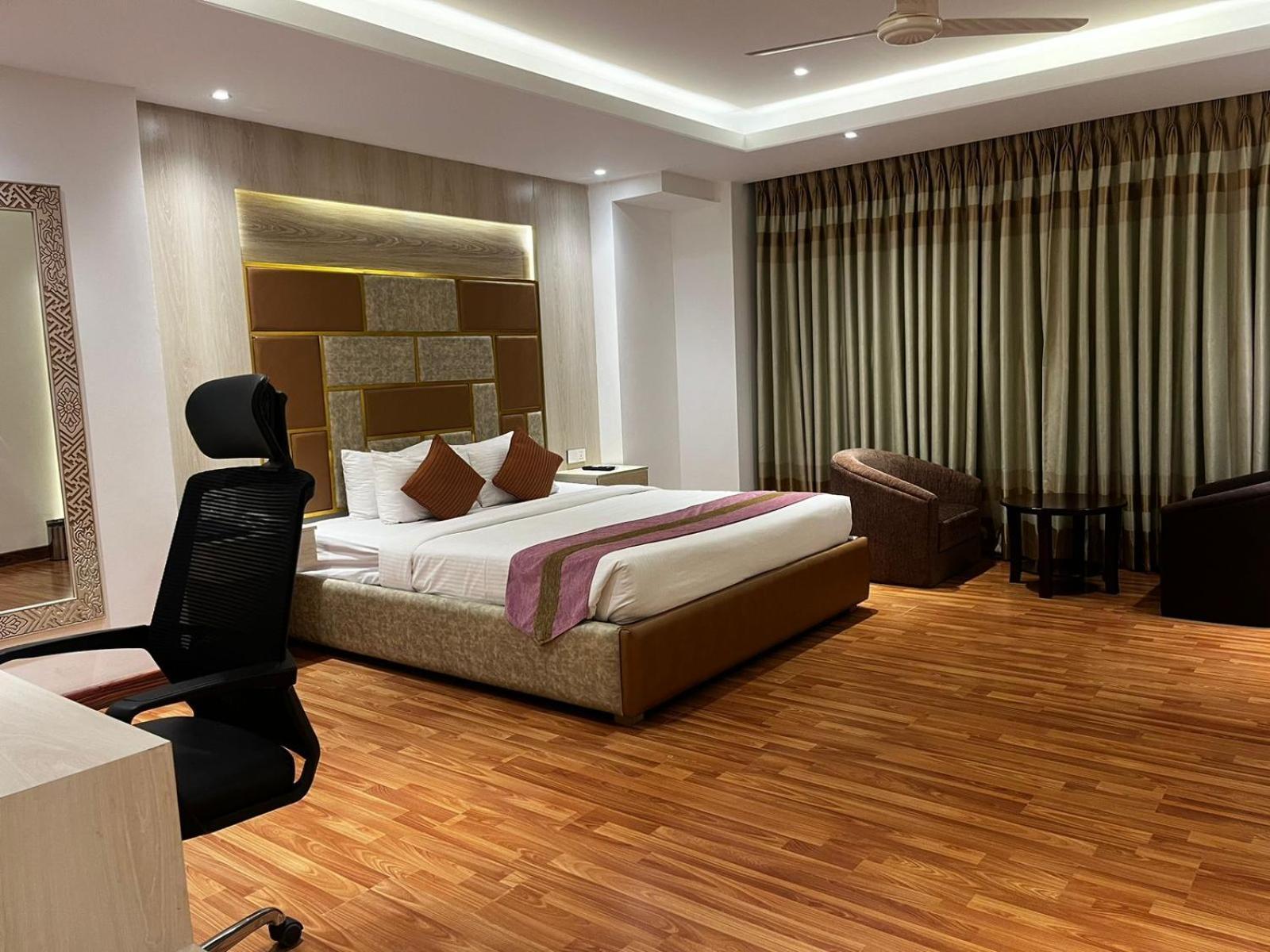 Royal Raj Hotel Раджшахи Екстериор снимка