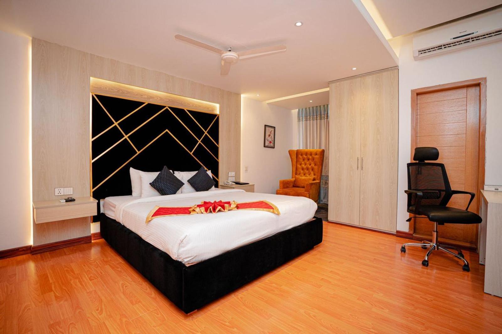 Royal Raj Hotel Раджшахи Екстериор снимка