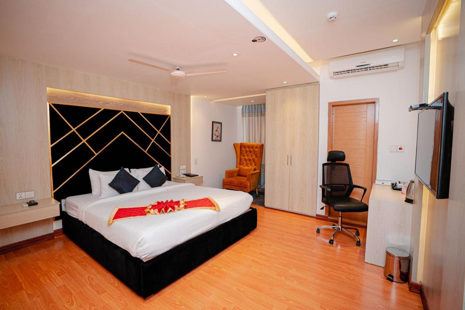 Royal Raj Hotel Раджшахи Екстериор снимка